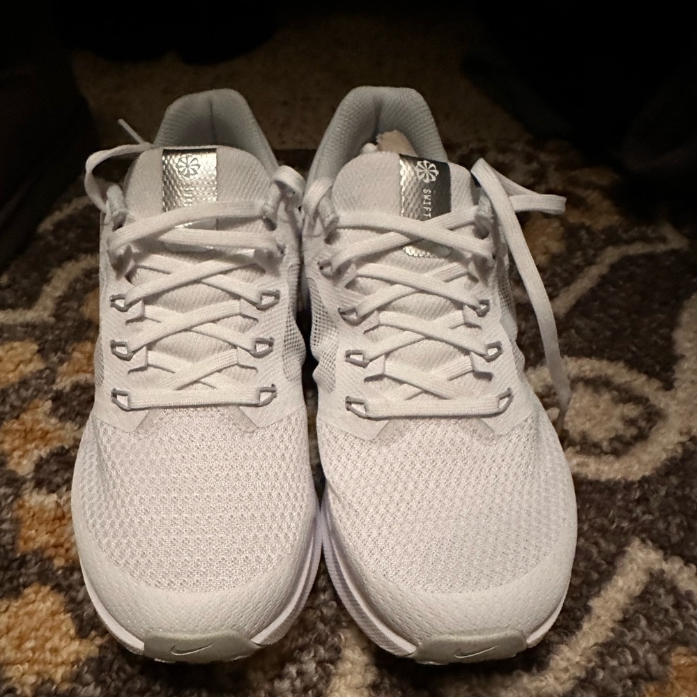Women’s Nike run swift 3